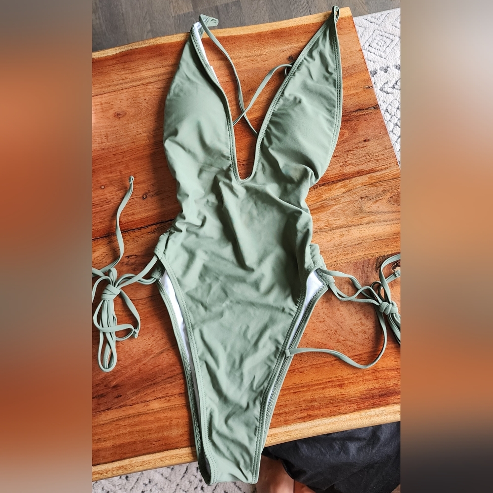 Bathing suit bundle - Picture 2 of 7